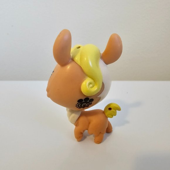 Hasbro Littlest Pet Shop #3965 Yaya Peru Llama Tan Yellow Purple Dot Eyes LPS - Picture 3 of 5